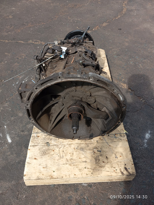 Hino no4c  5 speed manual gearbox