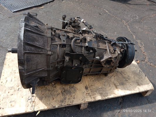 Hino no4c  5 speed manual gearbox